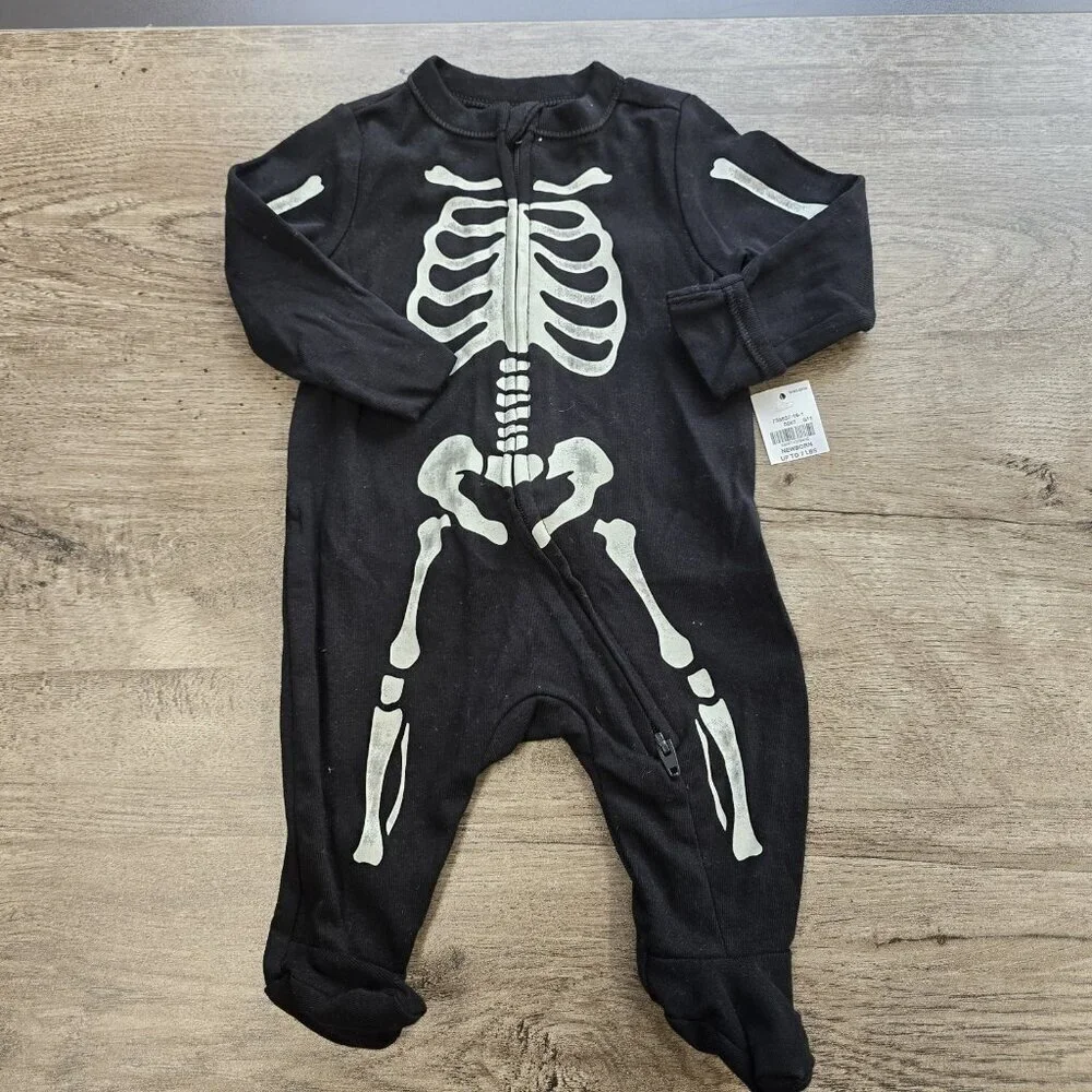 NEW Old Navy Sleepers Outfits 0-3 Mo Newborn Lot of 3 Hand Covers 2 Way Zippers